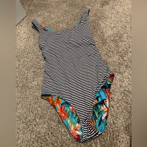 Reversible one piece swimsuit